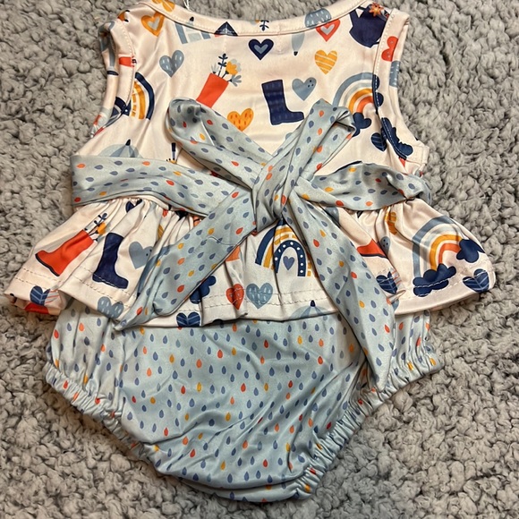 Pete and Lucy Rain and Rainbows Infant Romper 0-3 Months - Picture 5 of 5